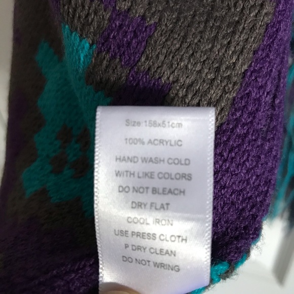 Shawl wrap with buttons - Picture 4 of 7